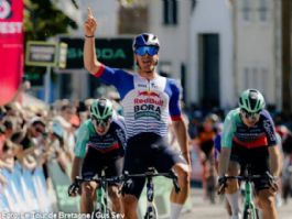 Alessio Magagnotti se viste de l�der en la primera etapa del Tour de Breta�a