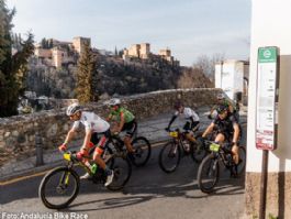 Granada da el pistoletazo de salida a la Andaluc�a Bike Race con medio millar de ciclistas