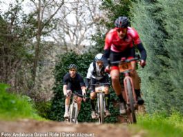 Córdoba estrena la Andalucía Gravel Ride con casi un centenar de ciclistas Córdoba estrena la Andalucía Gravel Ride con casi un centenar de ciclistas