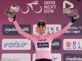 Davide Donati gana en Crotone y se coloca líder del Giro Next Gen Davide Donati gana en Crotone y se coloca líder del Giro Next Gen