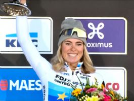 Demi Vollering se impone en la Omloop Nieuwsblad tras un duelo �pico con Kasia Niewiadoma