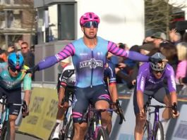 Dylan Groenewegen se impone con autoridad en la Bredene Koksijde Classic