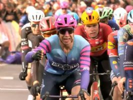 Dylan Groenewegen se impone con autoridad en la Vuelta a Brujas