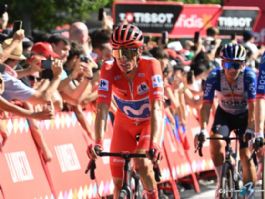 Vuelta a Espa�a: Enric Mas: "Muchos nos pusimos de acuerdo para recortar la etapa por el calor"