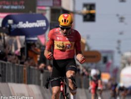 Giro de Italia: Fredrik Dversnes Lavik resiste a los velocistas y gana en Milán la 15ª etapa Giro de Italia: Fredrik Dversnes Lavik resiste a los velocistas y gana en Milán la 15ª etapa