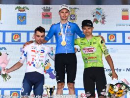 Eric Fag�ndez gana por la m�nima el Giro de Campania tras un final sobre pav�