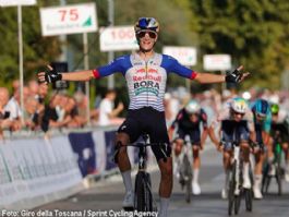 Giulio Pellizzari se impone en el Giro de la Toscana con un ataque en el �ltimo kil�metro