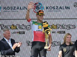 Jonathan Milan impone su potencia en Koszalin y estrena el liderato del Tour de Polonia Jonathan Milan impone su potencia en Koszalin y estrena el liderato del Tour de Polonia