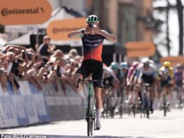 Kasper Haugland gana en Vibo Valentia y se viste con la primera maglia rosa del Giro Next Gen Kasper Haugland gana en Vibo Valentia y se viste con la primera maglia rosa del Giro Next Gen