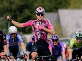 Killian Th�ot gana al sprint en La Bou�xi�re y Aubin Sparfel mantiene el liderato del Tour de Breta�a