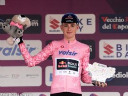 Lorenzo Finn se exhibe en Monte Livata y se viste de rosa en el Giro Next Gen Lorenzo Finn se exhibe en Monte Livata y se viste de rosa en el Giro Next Gen