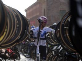 Giro de Emilia: El pelotón homenajea a Nairo Quintana en su despedida Giro de Emilia: El pelotón homenajea a Nairo Quintana en su despedida