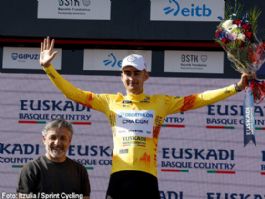 Itzulia: Paul Seixas y Alex Aranburu, dos caras sonrientes en la meta de Galdakao Itzulia: Paul Seixas y Alex Aranburu, dos caras sonrientes en la meta de Galdakao