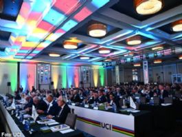 La UCI lleva La Vuelta Femenina a octubre de 2027 y aprueba nuevas normas de seguridad La UCI lleva La Vuelta Femenina a octubre de 2027 y aprueba nuevas normas de seguridad
