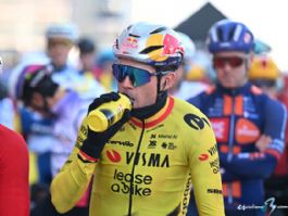 En los Campos de Flandes: Wout van Aert: "La diferencia la marcó que Van der Poel contaba con Philipsen" En los Campos de Flandes: Wout van Aert: "La diferencia la marcó que Van der Poel contaba con Philipsen"