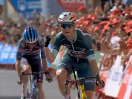 Vuelta a España: Wout van Aert gana la 13ª etapa tras imponerse a Paret-Peintre en la fuga Vuelta a España: Wout van Aert gana la 13ª etapa tras imponerse a Paret-Peintre en la fuga