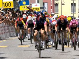 Zoe Bäckstedt gana al sprint en la 3ª etapa, Longo Borghini conserva el liderato del Tour de Suiza Femenino Zoe Bäckstedt gana al sprint en la 3ª etapa, Longo Borghini conserva el liderato del Tour de Suiza Femenino