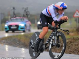 Zoe B�ckstedt se impone en la contrarreloj inaugural de la Vuelta a Extremadura Femenina