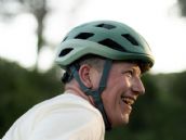 Lazer presenta el Blade KinetiCore, un casco para ciclismo gravel y carretera
