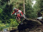 Lachlan Stevens-McNab y Lisa Baumann mandan en la clasificación del descenso del Mundial de Val di Sole Lachlan Stevens-McNab y Lisa Baumann mandan en la clasificación del descenso del Mundial de Val di Sole