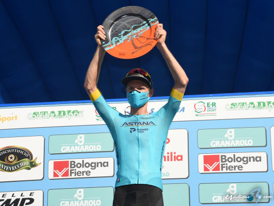 Aleksandr Vlasov logra la victoria en el Giro de Emilia