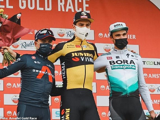 Wout van Aert hace suya la Amstel Gold Race por medio tubular