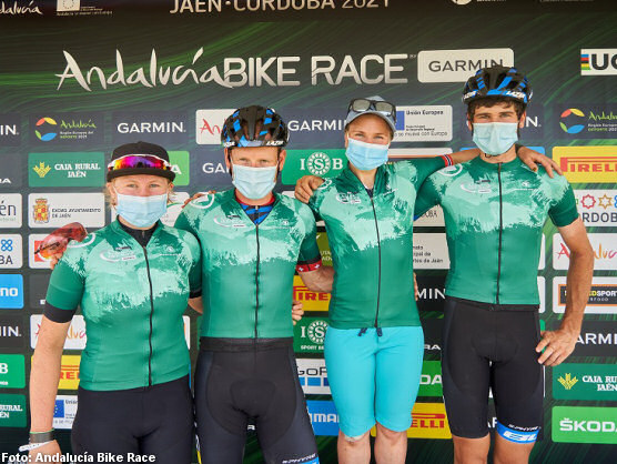 Schneider y Hovdenak remontan en la ltima etapa y se llevan la Andaluca Bike Race