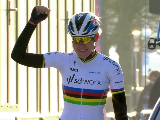 Anna van der Breggen hace suyo el III Gran Premio Ciudad de Eibar