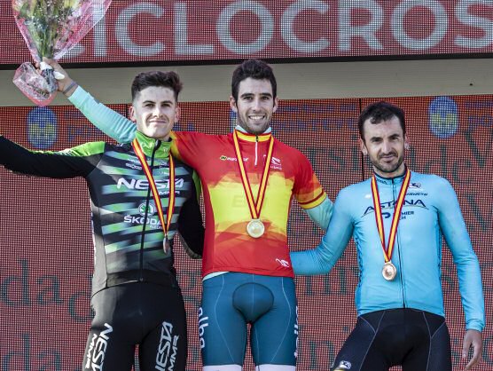 Luca Gonzlez y Felipe Orts, los mejores en el Nacional de ciclocross de Pontevedra
