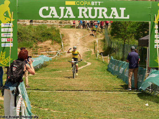 Copa Caja Rural BTT: Jesús Torres y Estíbaliz Sagardoy dominan en solitario en Ayegui Copa Caja Rural BTT: Jesús Torres y Estíbaliz Sagardoy dominan en solitario en Ayegui