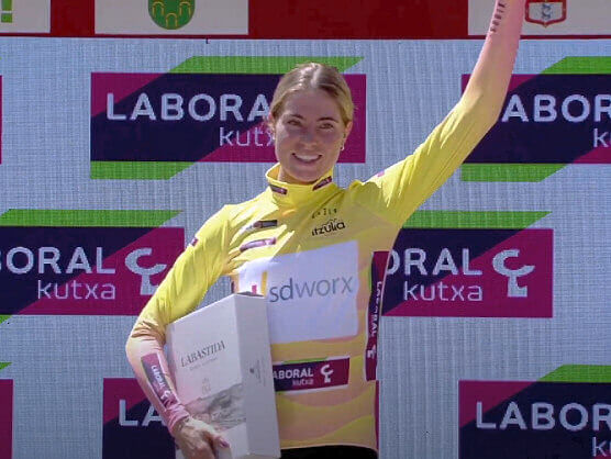 Demi Vollering hace suya la primera Itzulia Women tras ganar todas las etapas