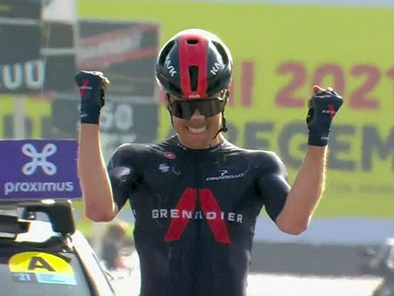 Dylan van Baarle se impone en solitario en A Travs de Flandes