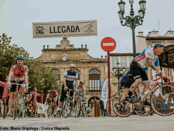 Ms de 600 nostlgicos del ciclismo dieron brillo a Eroica Hispania 2023
