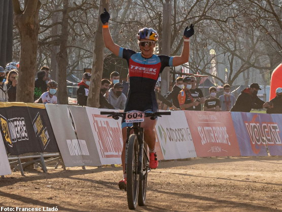 Evie Richards se impone en la Super Cup Massi de Banyoles