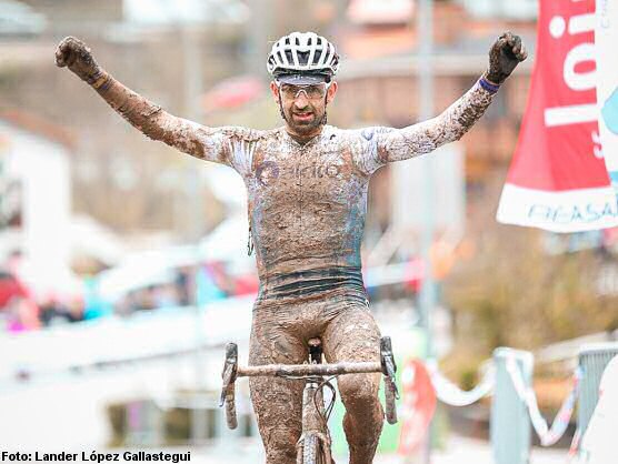 Ismael Esteban y Olatz Odriozola ganan el Ciclocross de Beasain