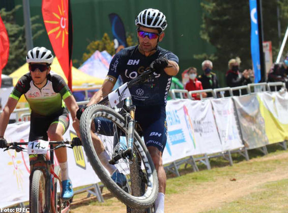 Ismael Esteban y Meritxell Figueras triunfan en el Open de Espaa de XCO Cofidis de Sabinigo