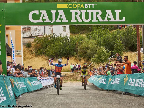Copa Caja Rural BTT: Jess Torres y Estibaliz Sagardoy vencen en solitario en Sangesa