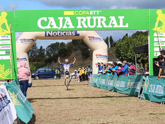 Copa Caja Rural BTT: Jon Munitxa e Isabel Montaes se imponen en Arazuri