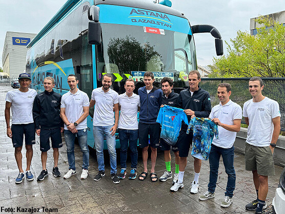 El Astana-Qazaqstan compartió la última etapa de La Vuelta con el Kazajoz Team El Astana-Qazaqstan compartió la última etapa de La Vuelta con el Kazajoz Team