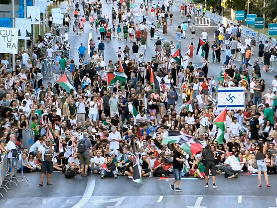 Las manifestaciones propalestinas cortan en Madrid el recorrido de la Vuelta a Espaa