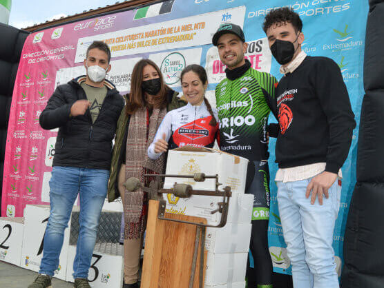 lvaro Lobato y Natalia Huertas ganan la XX Maratn de la Miel MTB de Fuenlabrada de los Montes