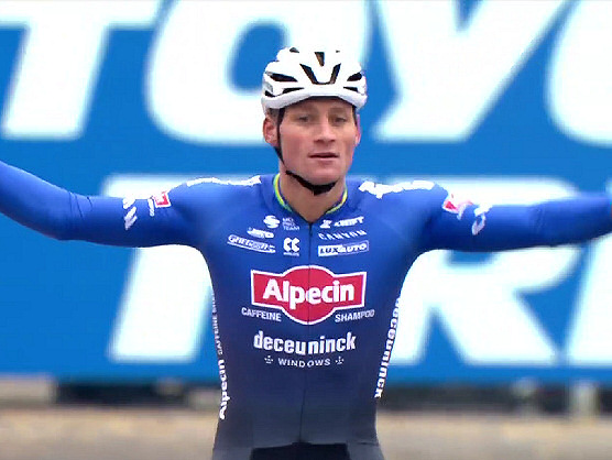 Copa del Mundo de ciclocross: Mathieu van der Poel levanta los brazos en Amberes