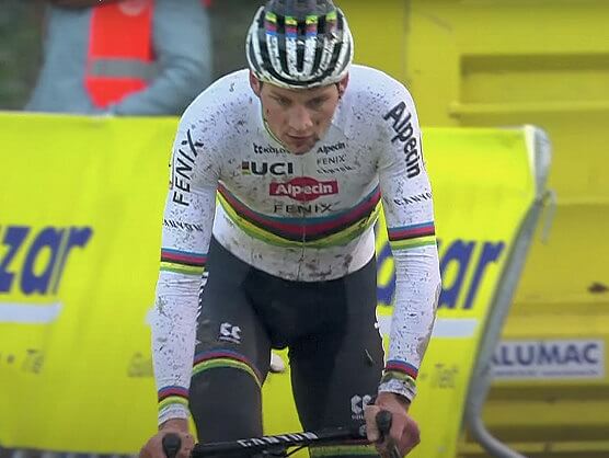 Mathieu van der Poel suma y sigue en el ciclocross de Hulst (Pases Bajos)