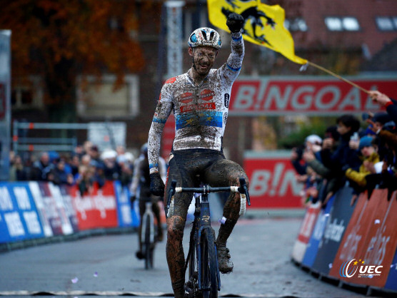 Michael Vanthourenhout gana en Overijse por delante de Tom Pidcock