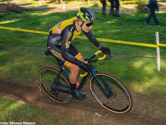 Grandes victorias de Miguel Daz y Noelia Ortiz en el ciclocross de Coslada