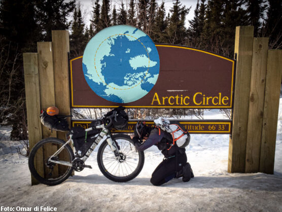 Omar di Felice completa la primera vuelta al mundo en bicicleta a travs del rtico