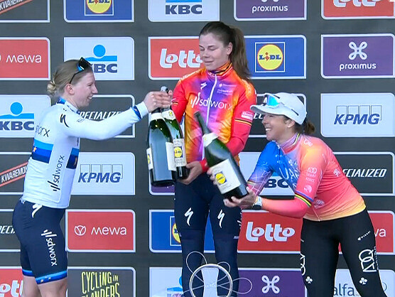 Lotte Kopecky gana en solitario la Omloop Het Nieuwsblad Femenina