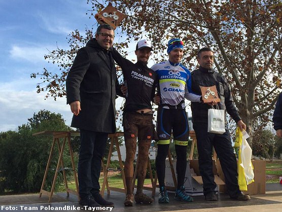 Óscar Pujol y Alba Teruel vencen en el Trofeu Vila d’Almussafes de ciclocross Óscar Pujol y Alba Teruel vencen en el Trofeu Vila d’Almussafes de ciclocross