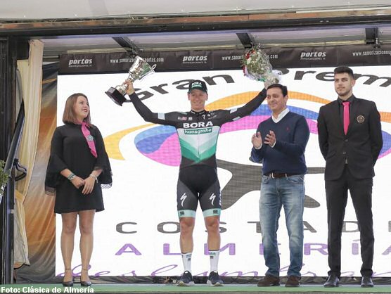 Pascal Ackermann revalida el ttulo en la Clsica de Almera