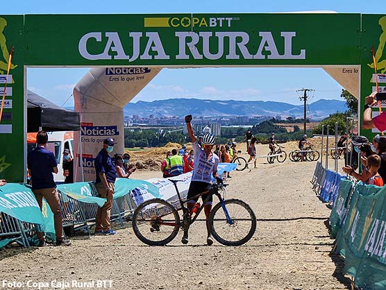 Caja Rural BTT: Patxi Cía y Josefina Casadey se imponen en Izkue Caja Rural BTT: Patxi Cía y Josefina Casadey se imponen en Izkue
